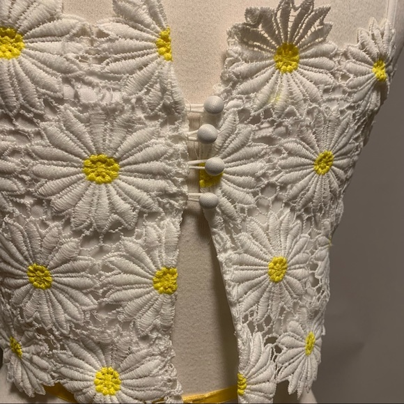 Daisy Crop Top - Picture 4 of 5